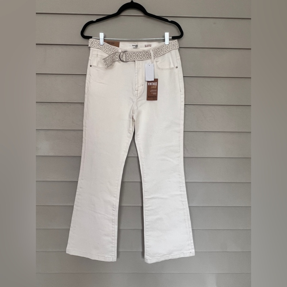 Kensie  Women's White Flare Jeans size 8/29
